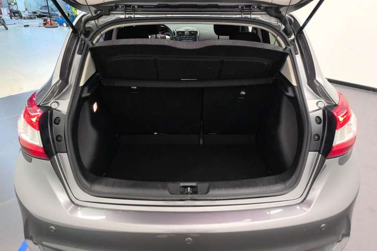 Used Nissan Tiida 2016 1.6L CVT Cool Dynamic Edition Trunk