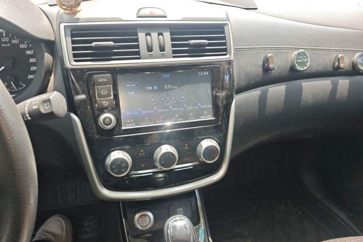 Used Nissan Tiida 2016 1.6L CVT Smart Drive Edition Audio And AC Panel