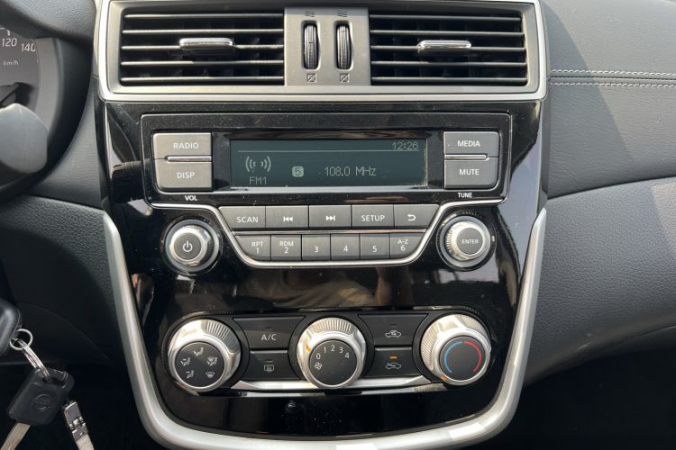 Used Nissan Tiida 2016 1.6L Manual Cool Edition Audio And AC Panel