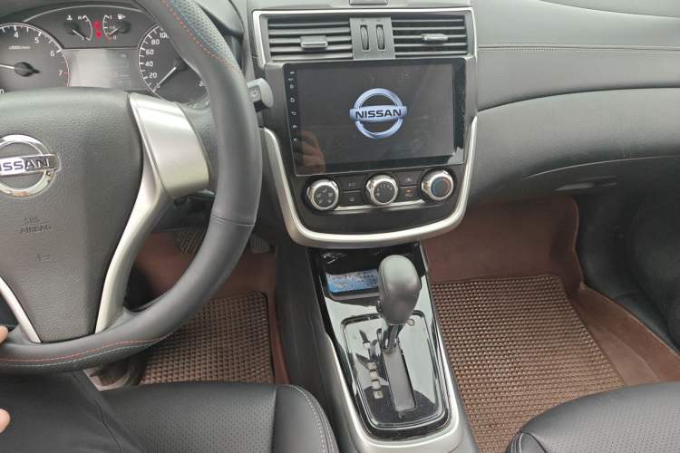 Used Nissan Tiida 2016 1.6L CVT Cool Dynamic Edition Audio And AC Panel