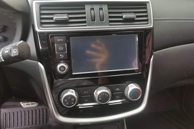 Used Nissan Tiida 2016 1.6L CVT Smart Drive Edition Audio And AC Panel