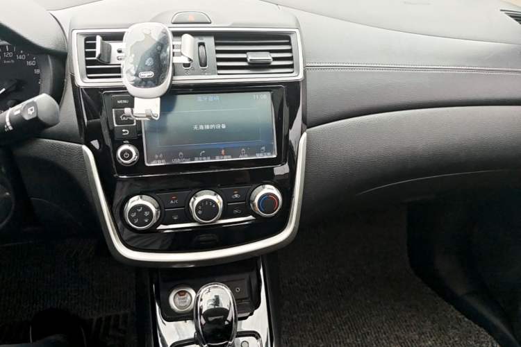 Used Nissan Tiida 2016 1.6L CVT Smart Drive Edition Audio And AC Panel