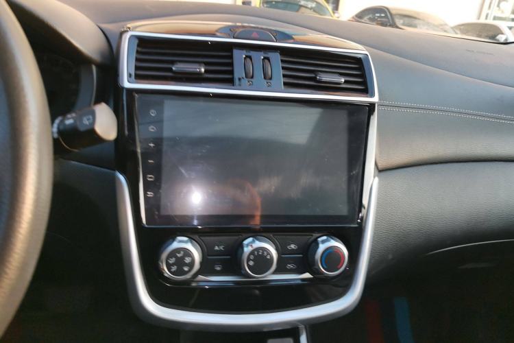 Used Nissan Tiida 2016 1.6L CVT Cool Dynamic Edition Audio And AC Panel