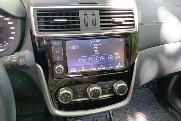 Used Nissan Tiida 2016 1.6L CVT Smart Drive Edition Audio And AC Panel