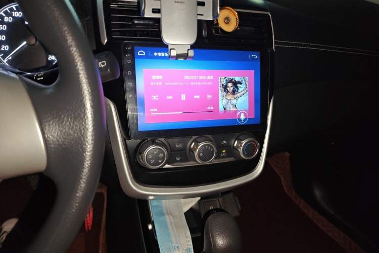 Used Nissan Tiida 2016 1.6L CVT Cool Dynamic Edition Audio And AC Panel