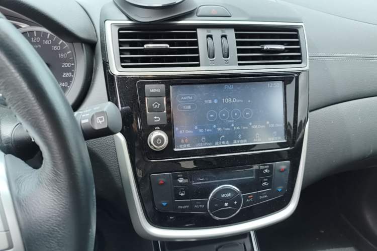 Used Nissan Tiida 2016 1.6L CVT ZhiZun Edition Audio And AC Panel