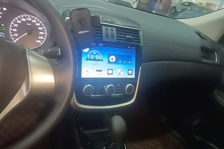 Used Nissan Tiida 2016 1.6L CVT Cool Dynamic Edition Audio And AC Panel