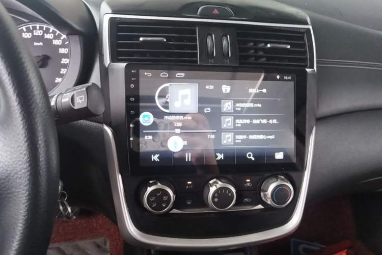 Used Nissan Tiida 2016 1.6L CVT Cool Dynamic Edition Audio And AC Panel
