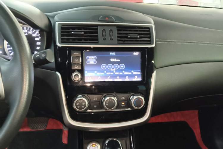 Used Nissan Tiida 2016 1.6L CVT Smart Drive Edition Audio And AC Panel