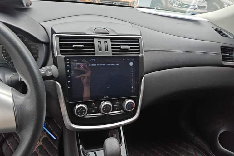 Used Nissan Tiida 2016 1.6L CVT Cool Dynamic Edition Audio And AC Panel