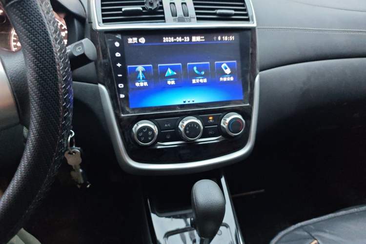 Used Nissan Tiida 2016 1.6L CVT Cool Dynamic Edition Audio And AC Panel