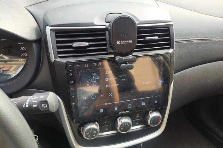 Used Nissan Tiida 2016 1.6L CVT Cool Dynamic Edition Audio And AC Panel