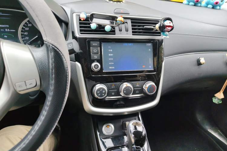 Used Nissan Tiida 2016 1.6L CVT Smart Drive Edition Audio And AC Panel