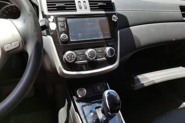 Used Nissan Tiida 2016 1.6L CVT Smart Drive Edition Audio And AC Panel