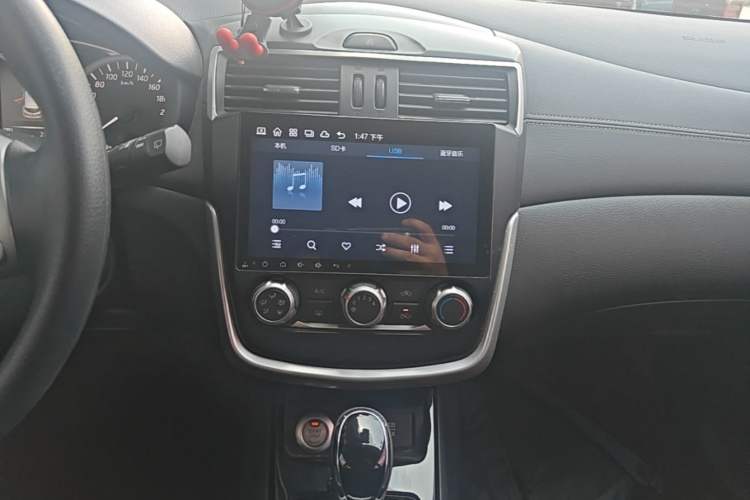 Used Nissan Tiida 2016 1.6L CVT Smart Drive Edition Audio And AC Panel