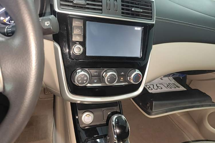 Used Nissan Tiida 2016 1.6L CVT Smart Drive Edition Audio And AC Panel