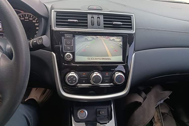 Used Nissan Tiida 2016 1.6L CVT Smart Drive Edition Audio And AC Panel