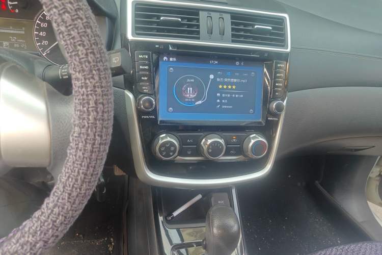 Used Nissan Tiida 2016 1.6L CVT Cool Dynamic Edition Audio And AC Panel