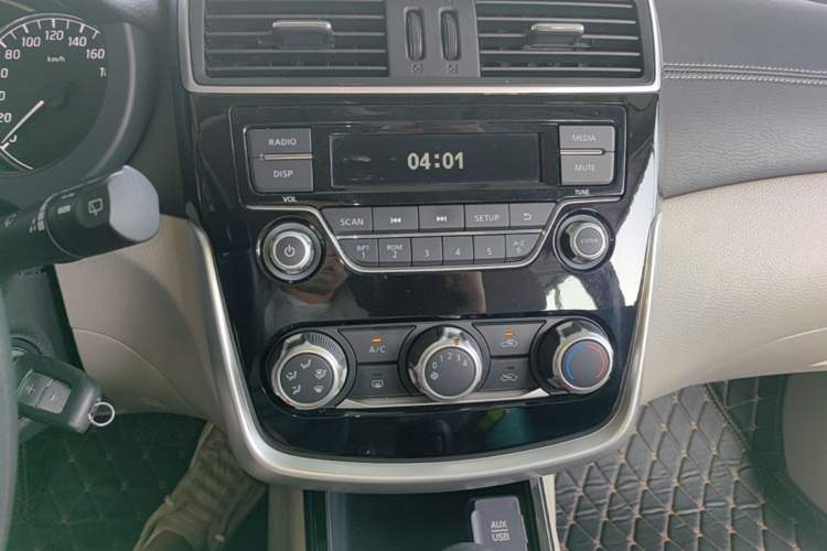 Used Nissan Tiida 2016 1.6L CVT Cool Dynamic Edition Audio And AC Panel
