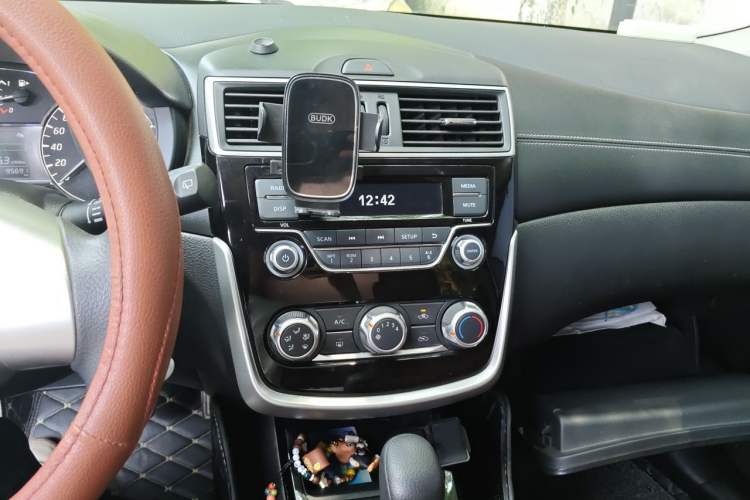 Used Nissan Tiida 2016 1.6L CVT Cool Dynamic Edition Audio And AC Panel
