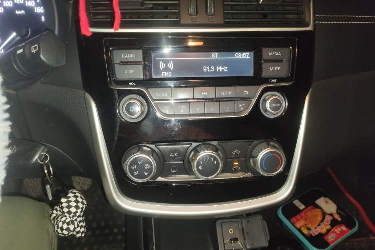 Used Nissan Tiida 2016 1.6L Manual Cool Edition Audio And AC Panel
