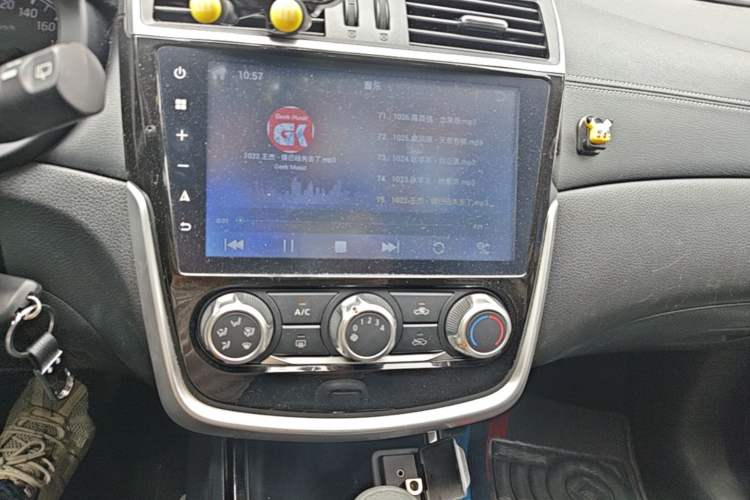 Used Nissan Tiida 2016 1.6L CVT Cool Dynamic Edition Audio And AC Panel