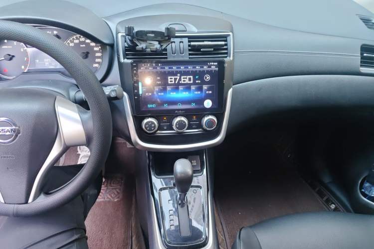 Used Nissan Tiida 2016 1.6L CVT Cool Dynamic Edition Audio And AC Panel