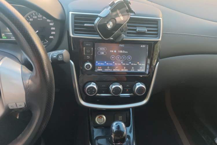 Used Nissan Tiida 2016 1.6L CVT Cool Dynamic Edition Audio And AC Panel