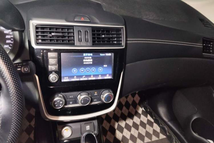 Used Nissan Tiida 2016 1.6L CVT Smart Drive Edition Audio And AC Panel