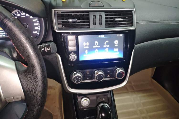 Used Nissan Tiida 2016 1.6L CVT Smart Drive Edition Audio And AC Panel