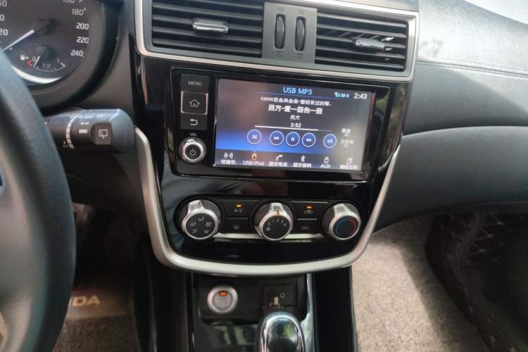 Used Nissan Tiida 2016 1.6L CVT Smart Drive Edition Audio And AC Panel