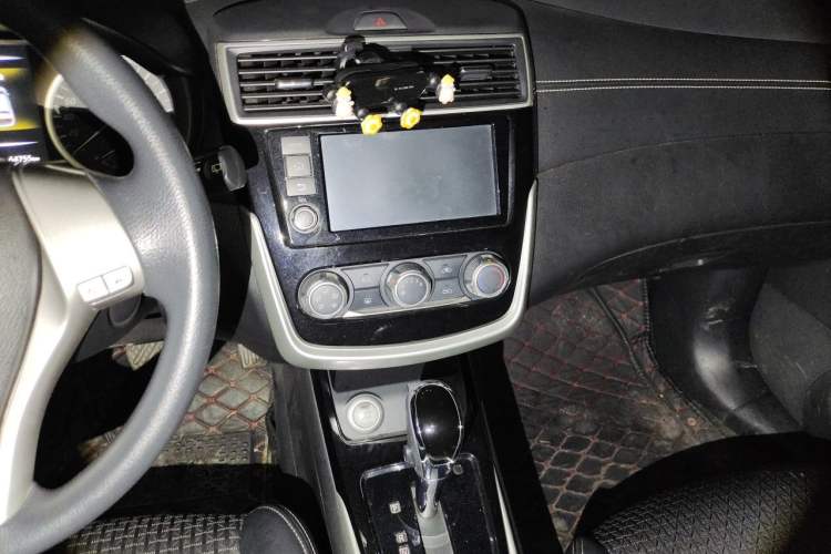 Used Nissan Tiida 2016 1.6L CVT Smart Drive Edition Audio And AC Panel