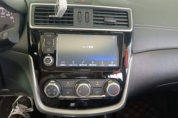 Used Nissan Tiida 2016 1.6L CVT Smart Drive Edition Audio And AC Panel