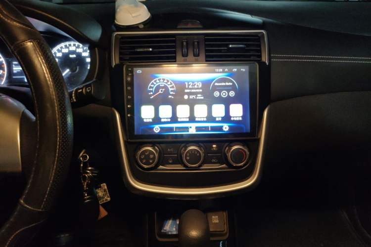 Used Nissan Tiida 2016 1.6L CVT Cool Dynamic Edition Audio And AC Panel