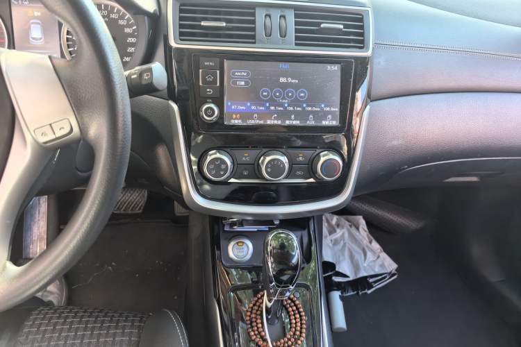 Used Nissan Tiida 2016 1.6L CVT Smart Drive Edition Audio And AC Panel