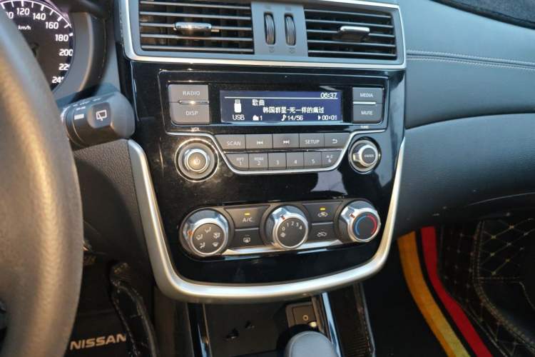Used Nissan Tiida 2016 1.6L CVT Cool Dynamic Edition Audio And AC Panel