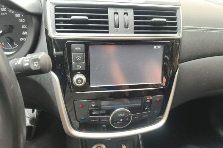 Used Nissan Tiida 2016 1.6L CVT ZhiZun Edition Audio And AC Panel