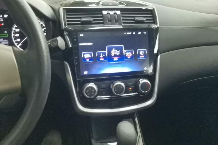 Used Nissan Tiida 2016 1.6L CVT Cool Dynamic Edition Audio And AC Panel