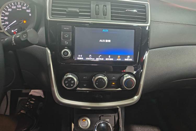 Used Nissan Tiida 2016 1.6L CVT Smart Drive Edition Audio And AC Panel
