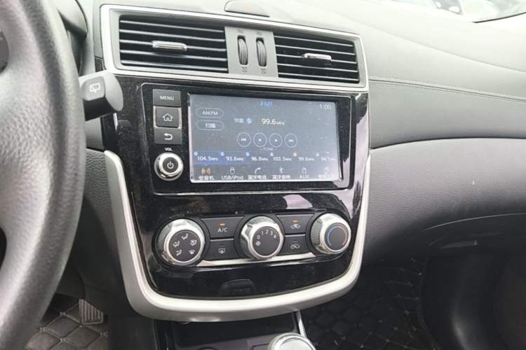 Used Nissan Tiida 2016 1.6L CVT Smart Drive Edition Audio And AC Panel