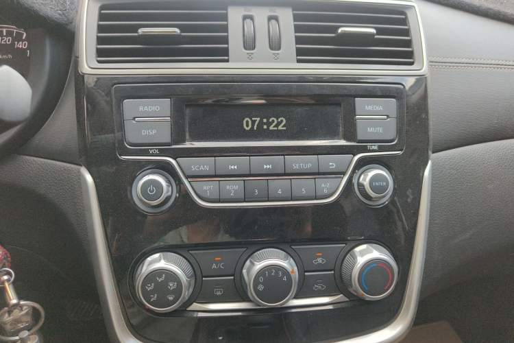Used Nissan Tiida 2016 1.6L CVT Cool Dynamic Edition Audio And AC Panel