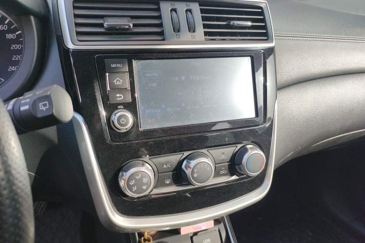 Used Nissan Tiida 2016 1.6L CVT Smart Drive Edition Audio And AC Panel