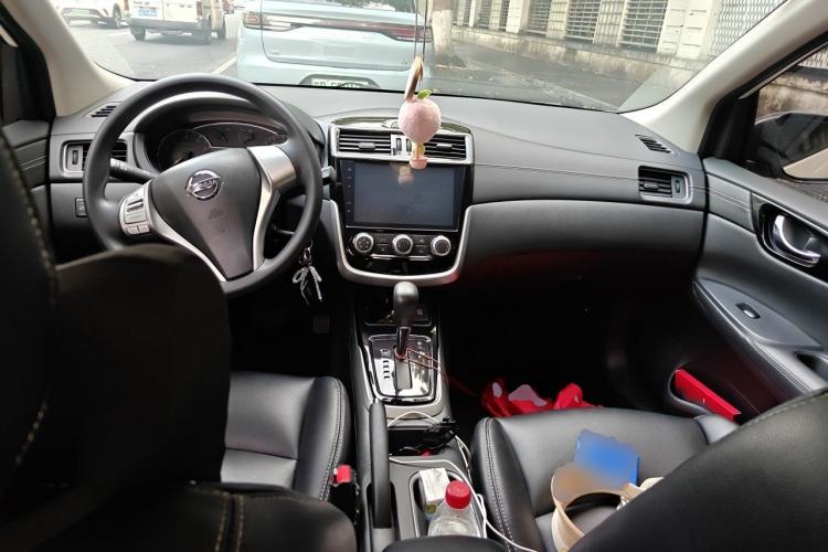 Used Nissan Tiida 2016 1.6L CVT Cool Dynamic Edition Center Console