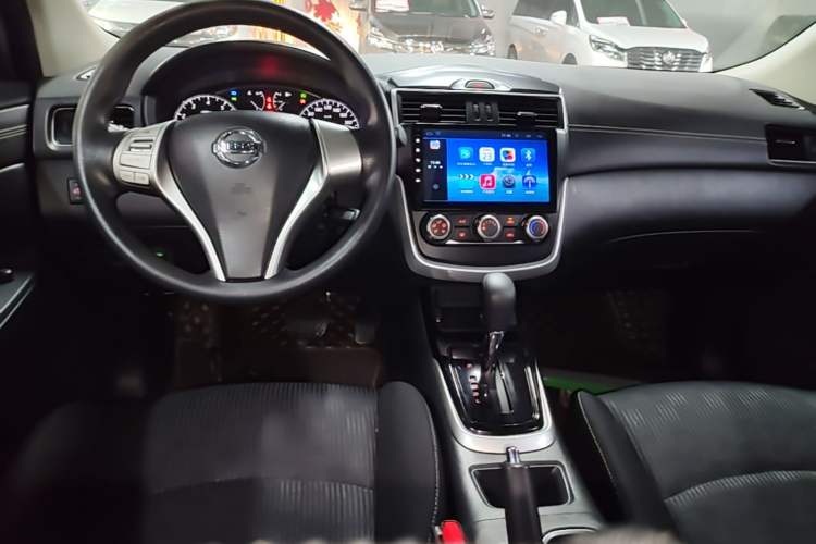 Used Nissan Tiida 2016 1.6L CVT Cool Dynamic Edition Center Console