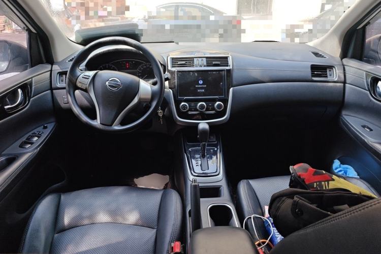 Used Nissan Tiida 2016 1.6L CVT Cool Dynamic Edition Center Console