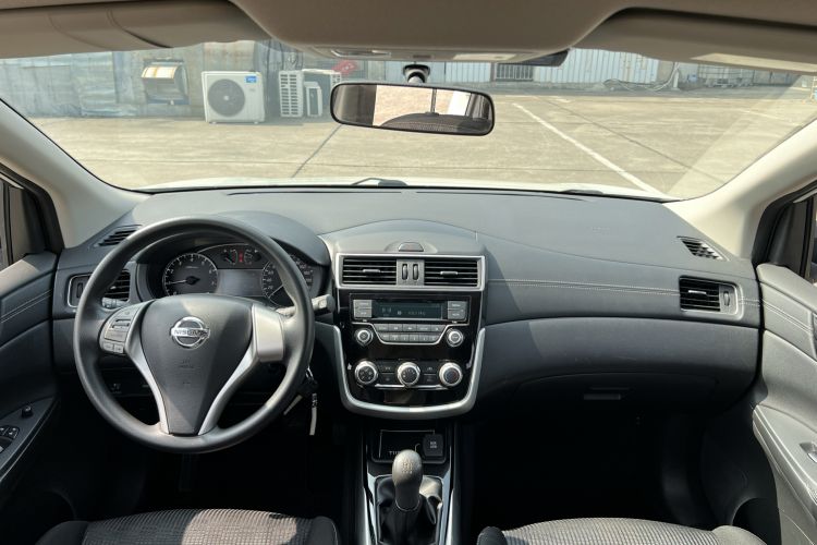 Used Nissan Tiida 2016 1.6L Manual Cool Edition Center Console