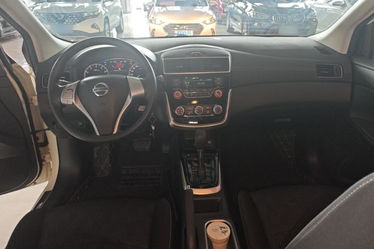 Used Nissan Tiida 2016 1.6L CVT Cool Dynamic Edition Center Console