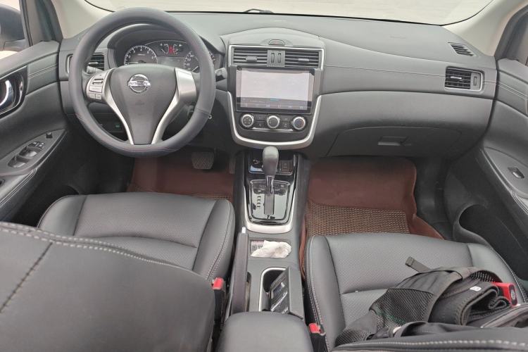 Used Nissan Tiida 2016 1.6L CVT Cool Dynamic Edition Center Console