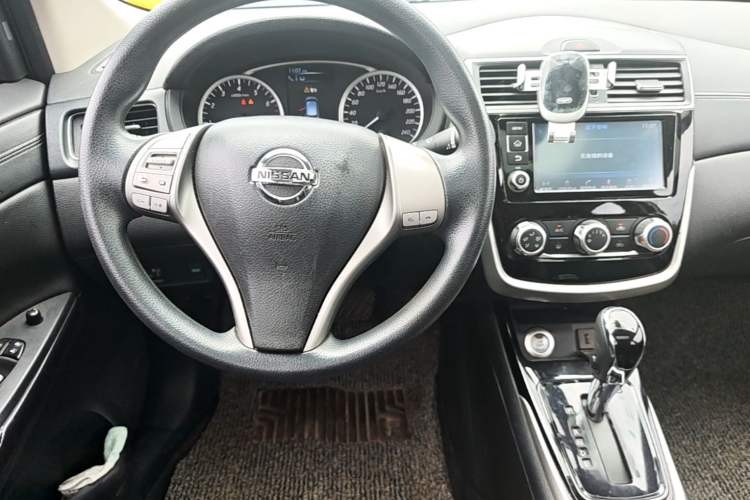 Used Nissan Tiida 2016 1.6L CVT Smart Drive Edition Center Console