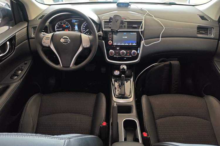 Used Nissan Tiida 2016 1.6L CVT Smart Drive Edition Center Console